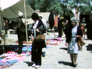 Touristes marché Maroc années 70